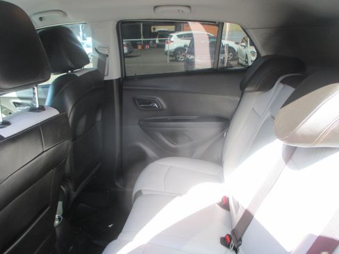 Used 2020 Chevrolet Trax LT image 9