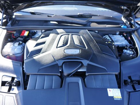 Used 2022 Porsche Cayenne image 36