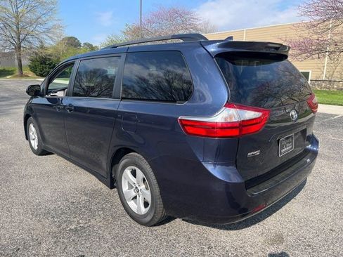 Used 2018 Toyota Sienna LE image 13