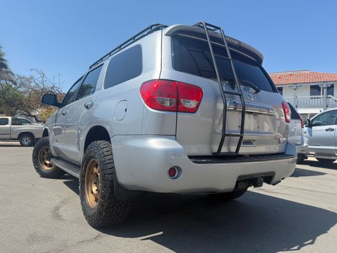 Used 2017 Toyota Sequoia Platinum AWD/4WD image 7