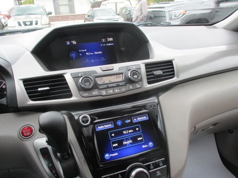 Used 2016 Honda Odyssey EX-L image 43