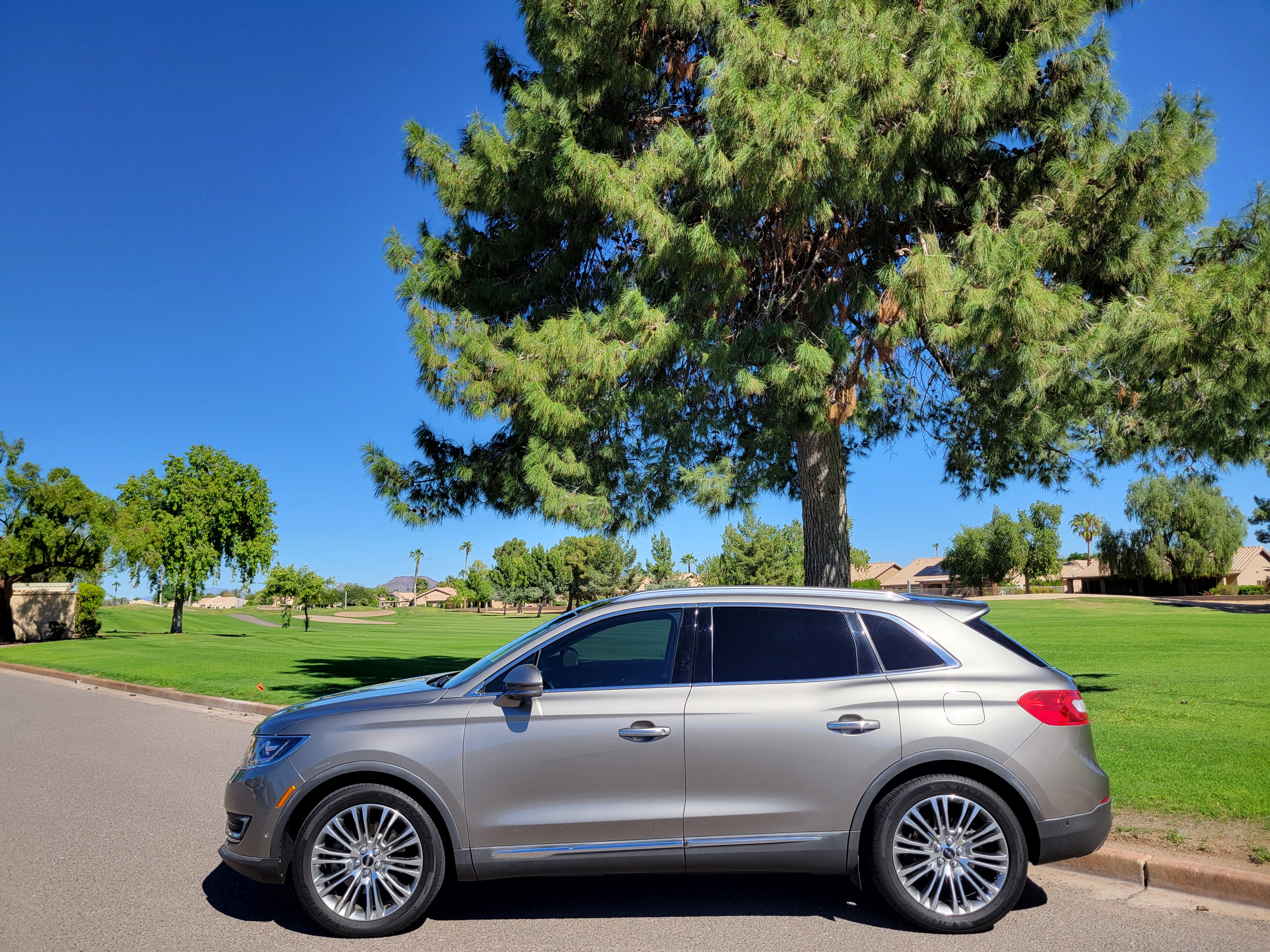 Used 2017 Lincoln MKX FWD Reserve image 1