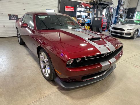 Used 2019 Dodge Challenger R/T RWD image 1