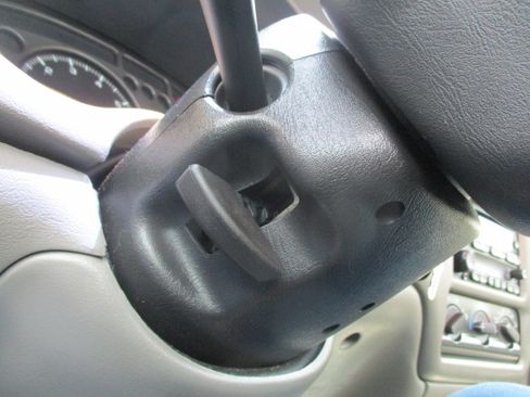 Used 2003 Chevrolet S10 Pickup 2WD Regular Cab image 37