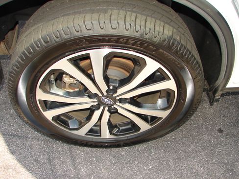 Used 2022 Subaru Forester Limited image 9