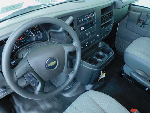 New 2025 Chevrolet Express 3500 image 29