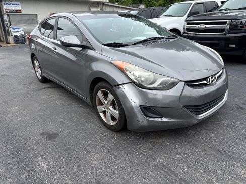 Used 2013 Hyundai Elantra image 8