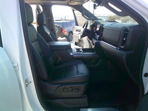 Used 2024 Chevrolet Silverado 2500 LTZ image 9