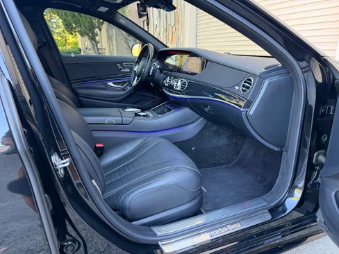 Used 2019 Mercedes-Benz S 560 Sedan image 11
