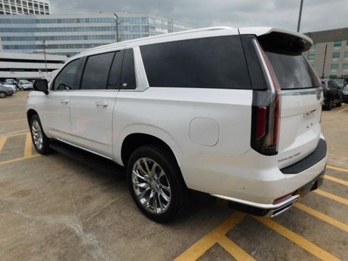 Used 2021 Cadillac Escalade ESV Premium Luxury image 5