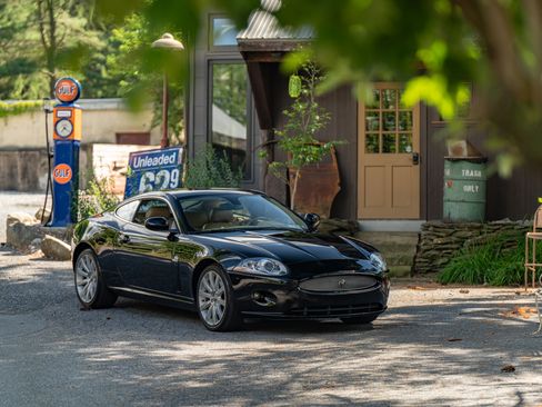 Used 2008 Jaguar XK Coupe RWD image 5