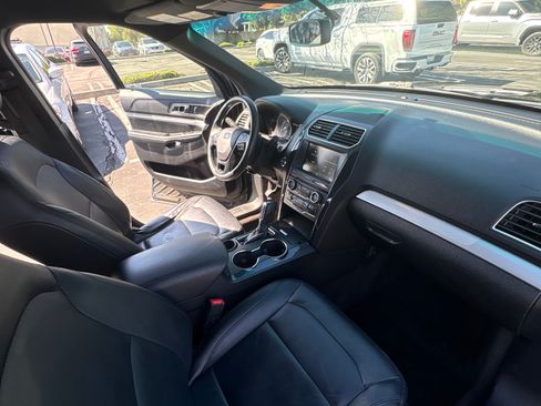 Used 2016 Ford Explorer XLT image 14