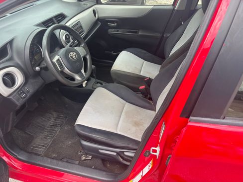 Used 2013 Toyota Yaris 4-Door Hatchback FWD image 5