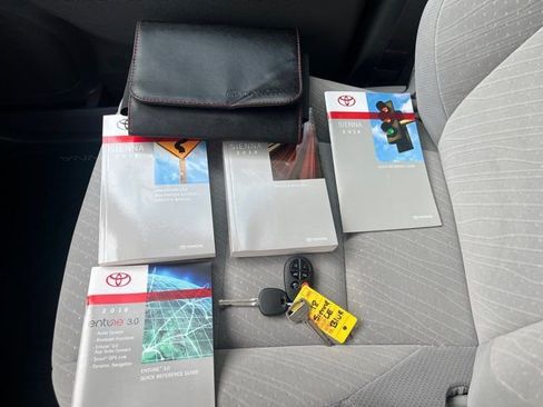 Used 2018 Toyota Sienna LE image 27