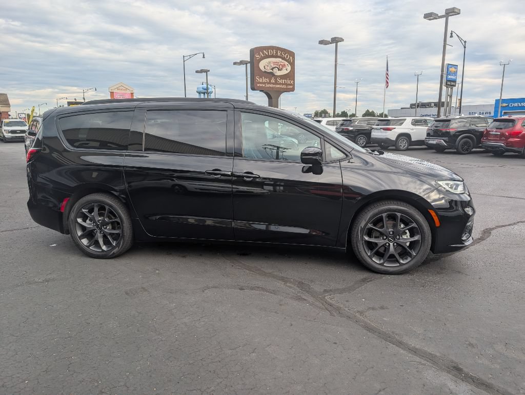 Used 2026 Chrysler Pacifica Select FWD image 4