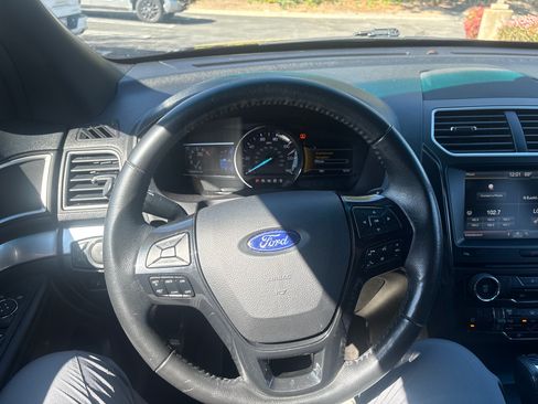 Used 2016 Ford Explorer XLT image 12