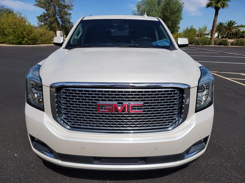 Used 2015 GMC Yukon Denali image 4
