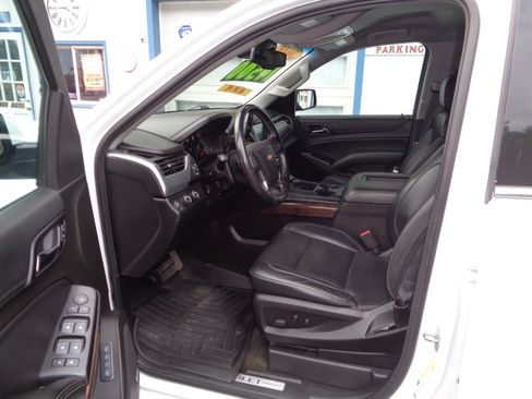 Used 2018 Chevrolet Suburban 4WD LT image 4