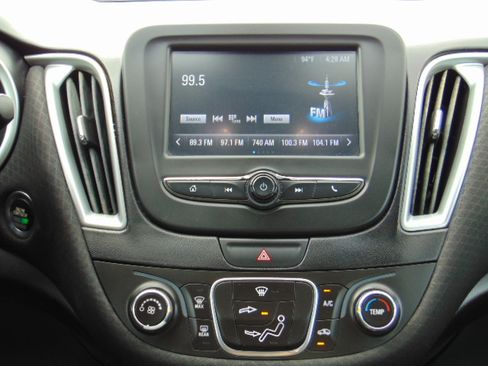 Used 2018 Chevrolet Malibu LS image 18