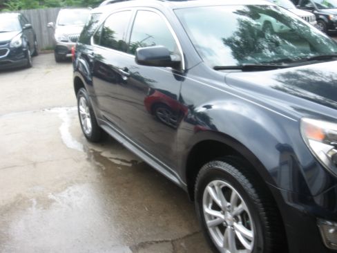 Used 2017 Chevrolet Equinox LT FWD image 3