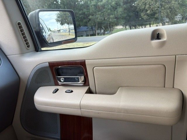 Used 2006 Ford F150 Crew Cab Lariat RWD image 23