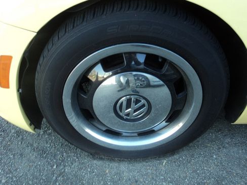 Used 2013 Volkswagen Beetle 2.5 image 9