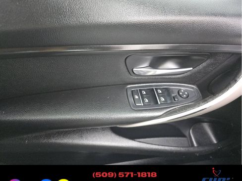 Used 2017 BMW 320i xDrive image 16