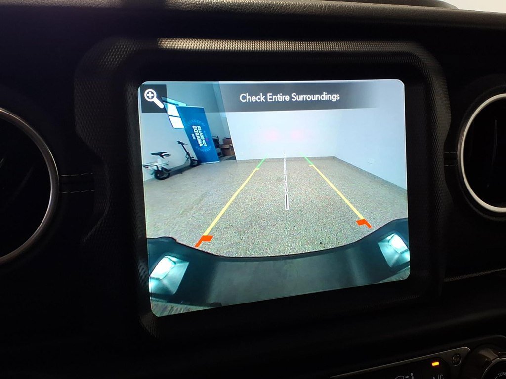 Used 2020 Jeep Gladiator Overland AWD/4WD image 14