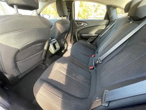 Used 2016 Chrysler 200 Limited image 12