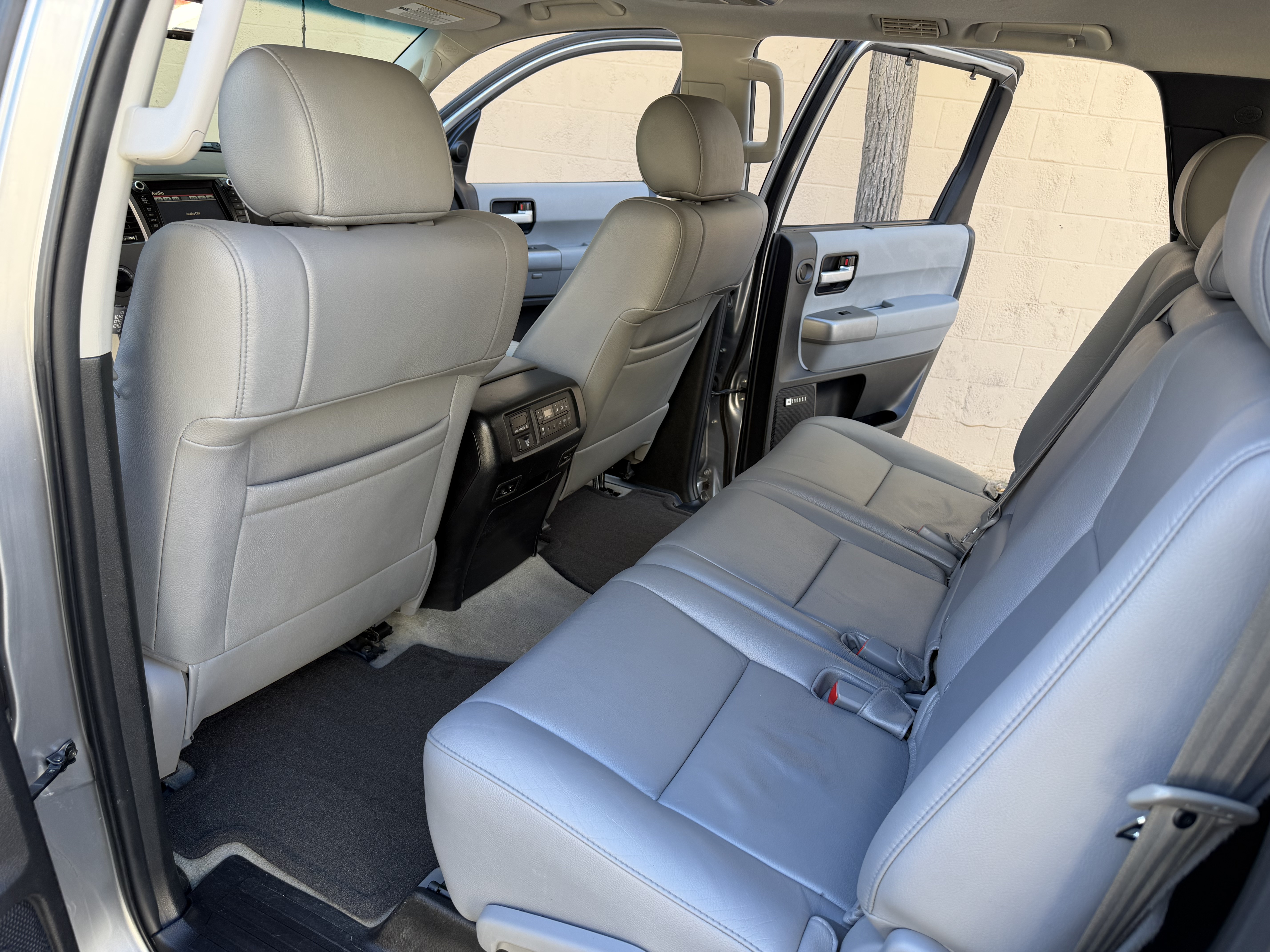 Used 2011 Toyota Sequoia Limited AWD/4WD image 24