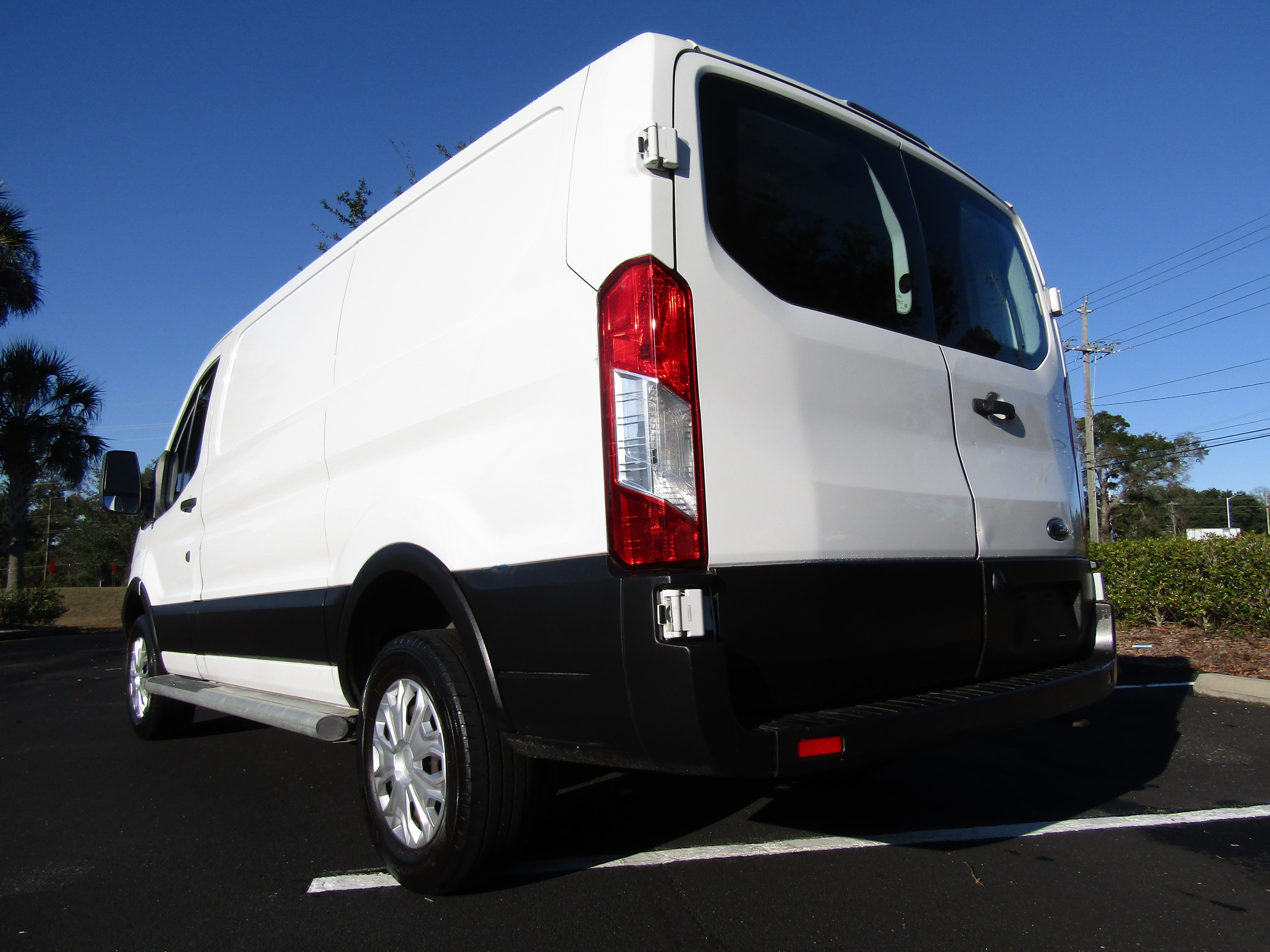 Used 2019 Ford Transit 250 130 Low Roof RWD image 3