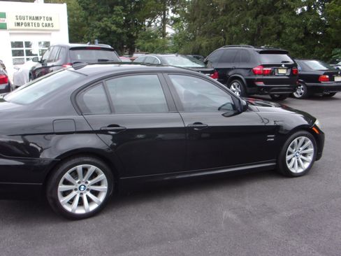 Used 2011 BMW 328i xDrive Sedan AWD/4WD image 5