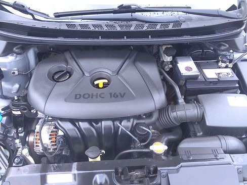 Used 2012 Hyundai Elantra GLS image 35