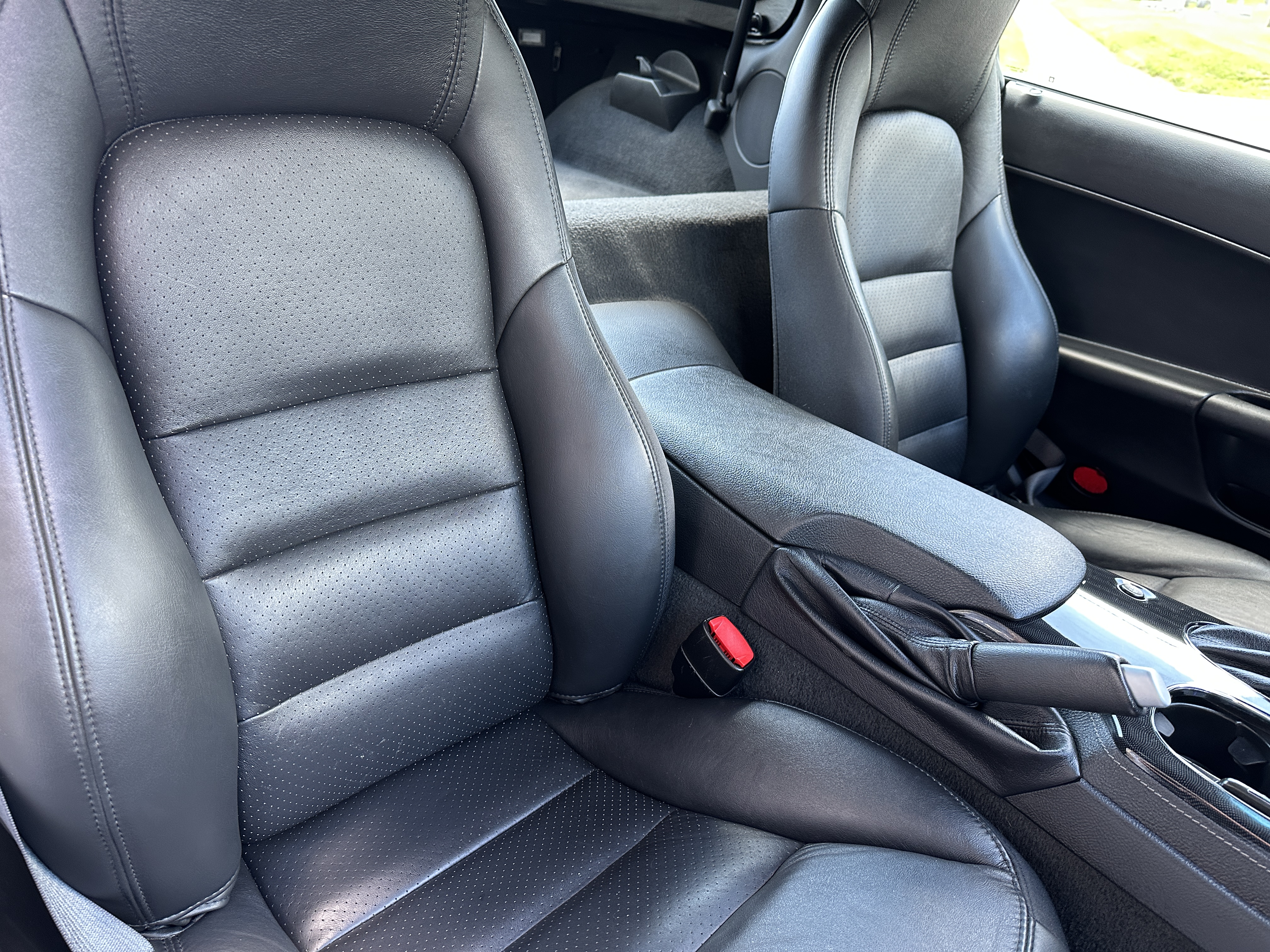Used 2011 Chevrolet Corvette Coupe w/ 2LT RWD image 14
