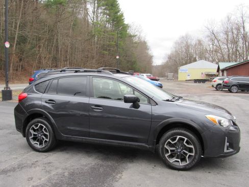 Used 2017 Subaru Crosstrek 2.0i Premium image 13