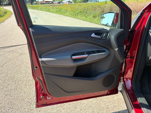 Used 2013 Ford Escape SE image 28