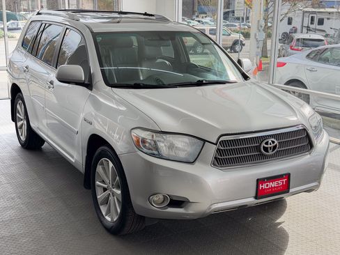 Used 2010 Toyota Highlander Limited image 1