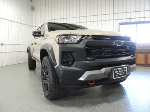 Used 2023 Chevrolet Colorado Trail Boss image 8