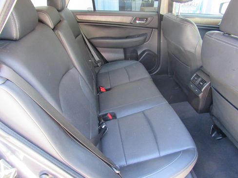 Used 2016 Subaru Outback 2.5i Limited AWD/4WD image 16