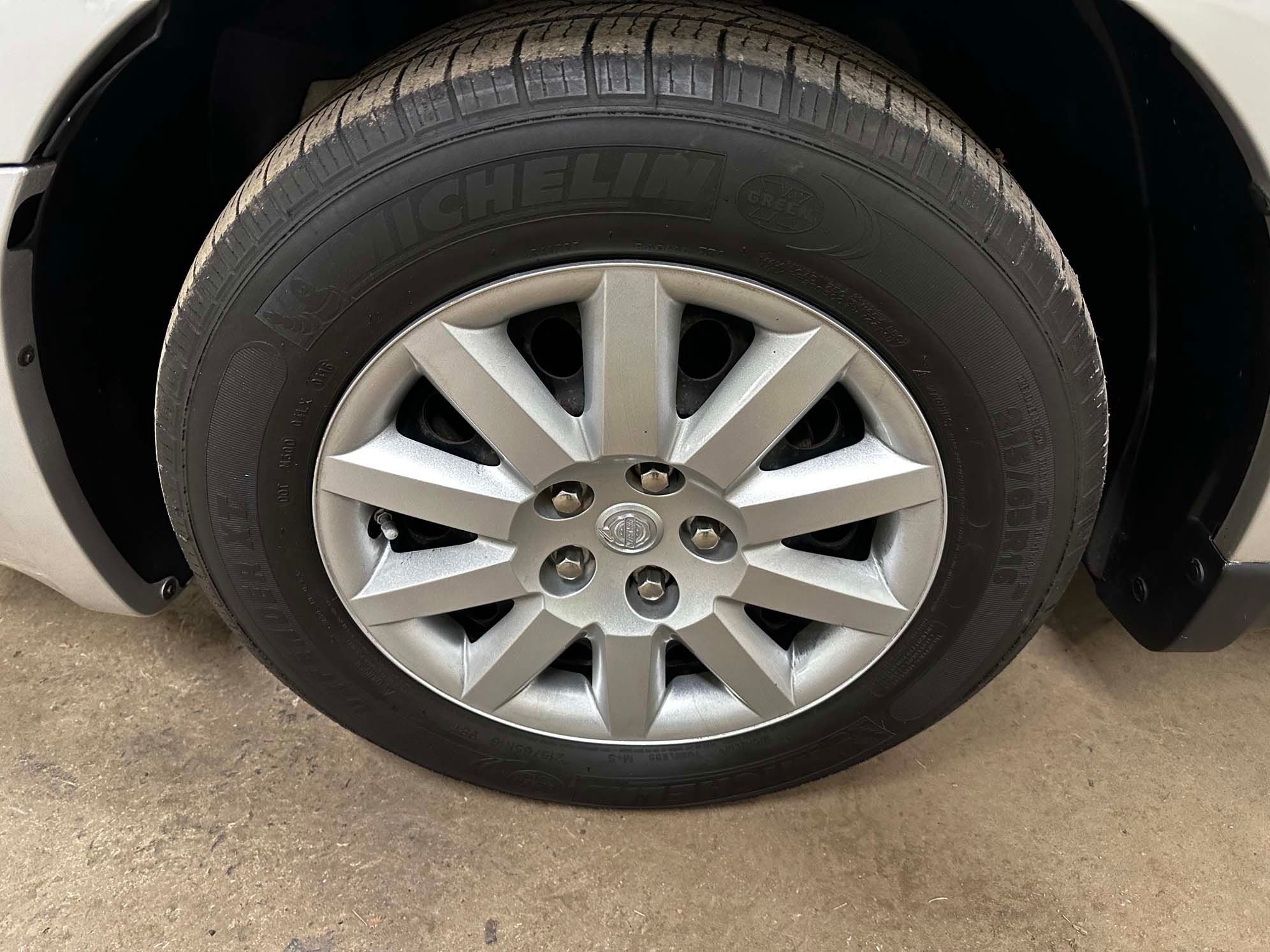 Used 2009 Chrysler Sebring LX FWD image 37