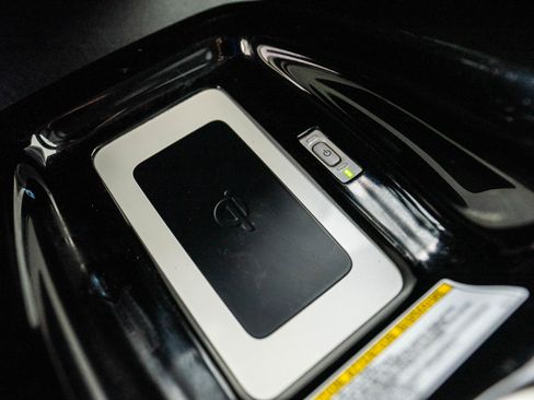 Used 2016 Toyota Prius image 35