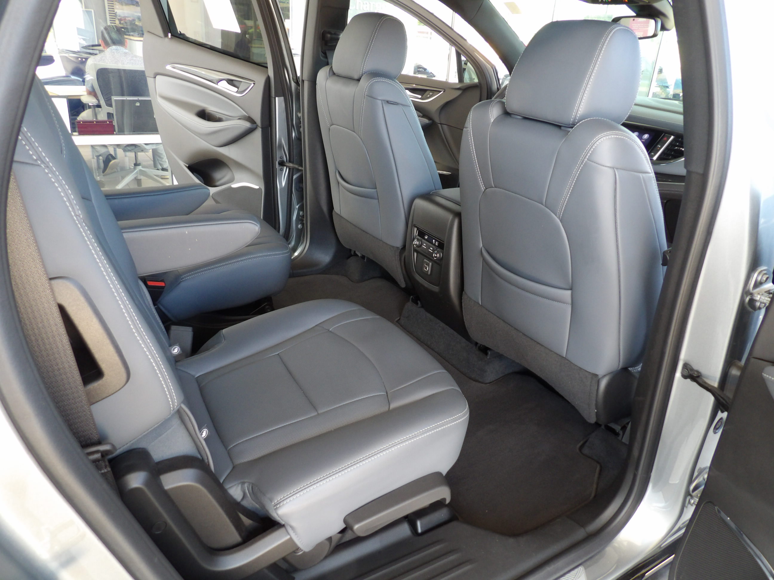 Used 2024 Buick Enclave Essence FWD image 21