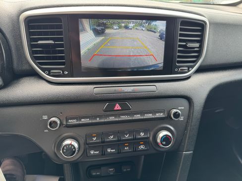 Used 2020 Kia Sportage LX image 17