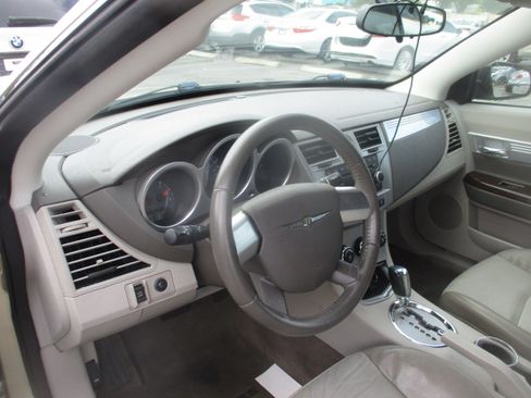 Used 2010 Chrysler Sebring Touring image 11