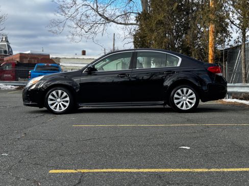 Used 2010 Subaru Legacy 2.5i Limited image 2