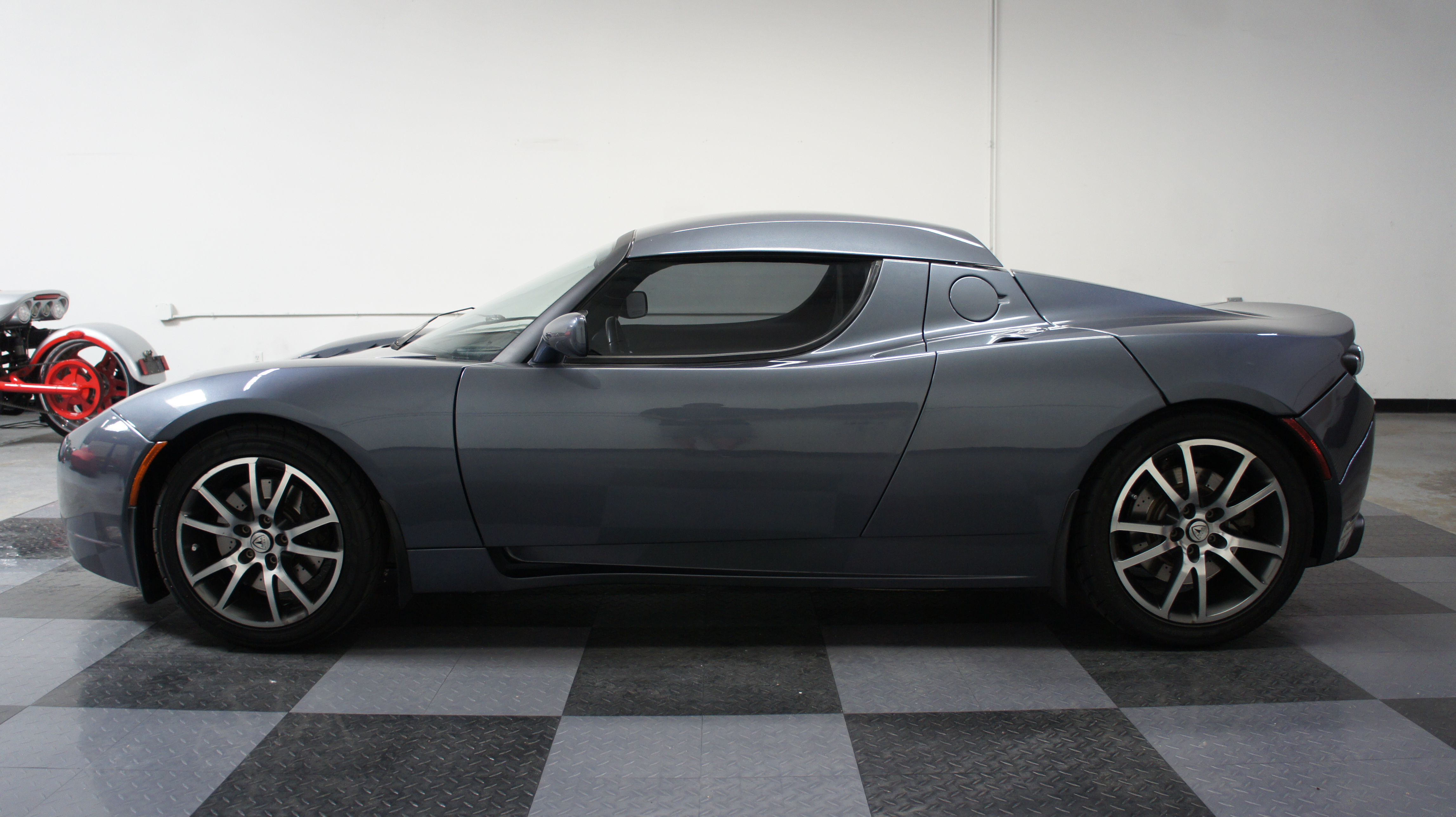 Used 2008 Tesla Roadster RWD image 2