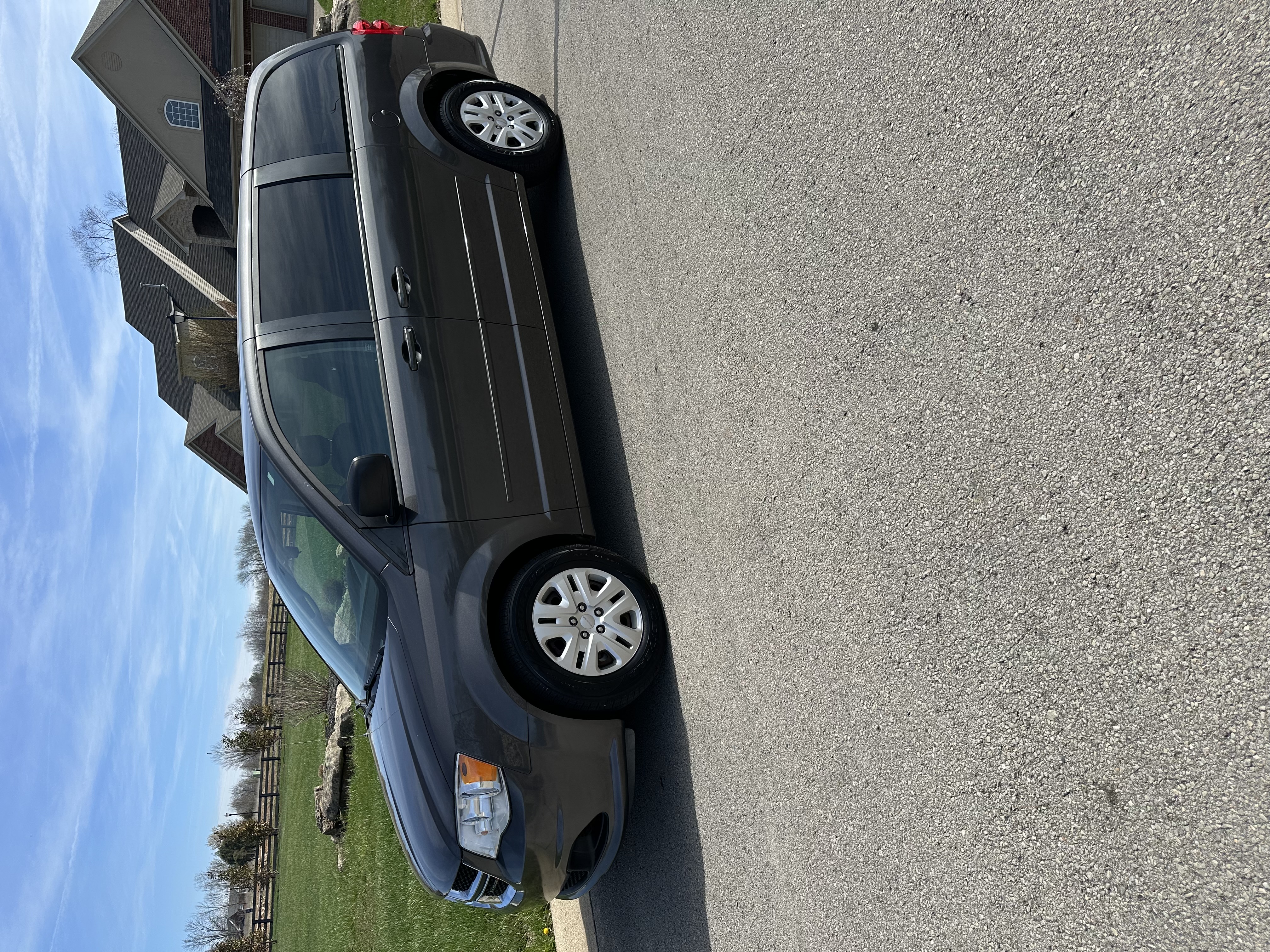 Used 2015 Dodge Grand Caravan SE FWD image 2