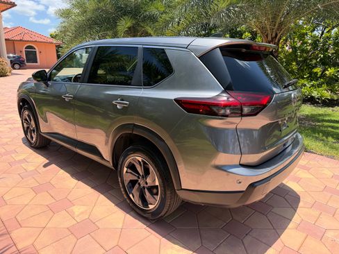 Used 2024 Nissan Rogue FWD SV image 5