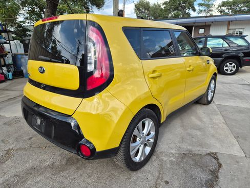 Used 2016 Kia Soul + image 3