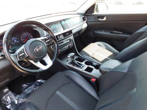 Used 2019 Kia Optima S FWD image 9